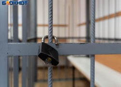 Несовершеннолетний воронежец попытался угнать «Трупер» с помощью камня и проводов