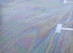 Топливо разлилось по воронежской трассе после ДТП с бензовозом