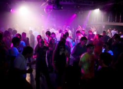 Жительница Воронежа пожаловалась на онаниста, который подстерегает девушек около клубов Воронежа