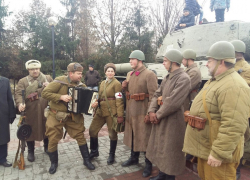 В Воронеже состоялась реконструкция легендарного парада 7 ноября 1941 года