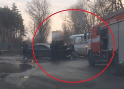 В Сети появилось видео крупной аварии с автобусом и Audi A6