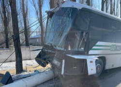 Автобус ехал на ремонт и врезался в столб в Воронеже