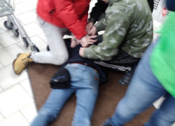 Опубликованы снимки жестокого задержания вора в Воронеже