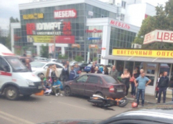 В Воронеже 18-летний мотоциклист влетел  в «Газель», а затем в легковушку 