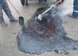 Коммунальщики начали латать «зимние» ямы на воронежских автодорогах