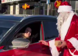 Подарок вместо штрафа: в Воронеже происходило новогоднее чудо 