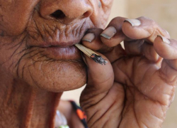 В Воронеже при сильном пожаре из-за курения погиб хозяин квартиры