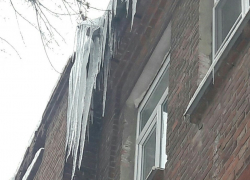 Делом о падении ледяной глыбы на голову 22-летней девушки в центре Воронежа занялись следователи