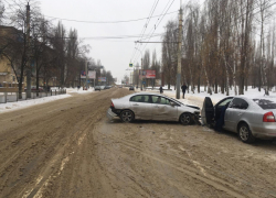 Колоссальное количество ДТП зафиксировано на фоне снегопада в Воронежской области