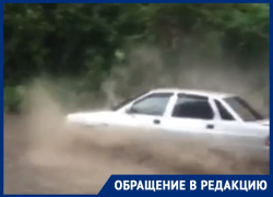 Отчаянная борьба автомобилей со стихией произошла в центре Воронежа