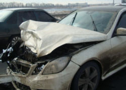 Сильная авария с "Рено" из-за снегопада на воронежской трассе: трое в больнице