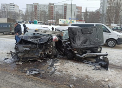 Опубликованы кадры жесткого ДТП, из-за которого пострадал ребенок в Воронеже