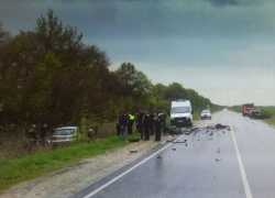 Двое погибли и двое пострадали после выезда ВАЗа на «встречку» под Воронежем