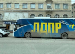 Воронежские жириновцы затмили собой офис "Единой России"