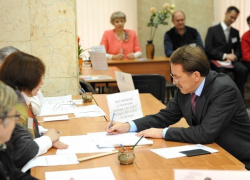 В Воронеже проголосовал губернатор Алексей Гордеев