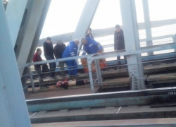 В Воронеже скончалась девушка, которую  ударило током во время селфи на железнодорожном мосту