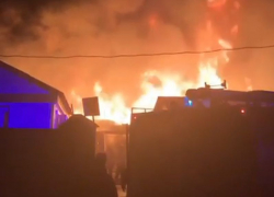 Опубликовано видео мощного пожара в промышленной зоне Воронежа 