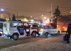 Полицейский «Бобик» поцеловал пацанскую «Приору» в Воронеже 