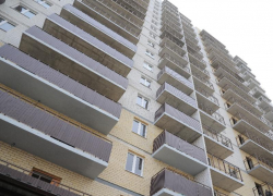 Труп пенсионерки нашли под окнами воронежского ЖК