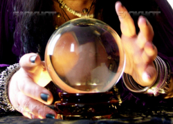 Дело ясновидящей, обманувшей воронежцев на 28 млн, передали в суд