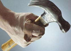 Отвергнутый девушкой неадекват нападал на воронежцев с молотком и черенком 