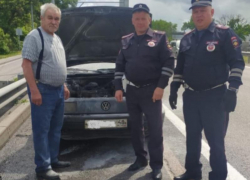 Volkswagen с пенсионерами загорелся на М-4 «Дон»