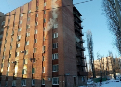 При пожаре на улице Хользунова в Воронеже погиб один человек, 21 эвакуирован
