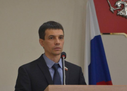 «Жигули» и Tesla – на чем ездит и как живет депутат Воронежской гордумы Панфилов