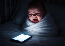 Надо читать, а не развивать дебилизм: воронежцы согласились с тем, что надо запретить детям соцсети