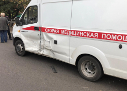 Машина скорой помощи с пациентом попала в ДТП в Воронеже 