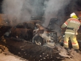 Дорогой Mercedes взорвался ночью в Воронежской области