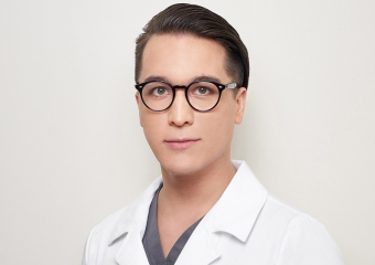 В прямом эфире на вопросы ответит один из лучших пластических хирургов Черноземья Тимур Хайдаров