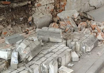 Рядом с детским садом рухнула стена в Воронеже