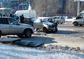 "ВАЗ" влетел во внедорожник на Ленинском проспекте в Воронеже: четверо пострадавших 