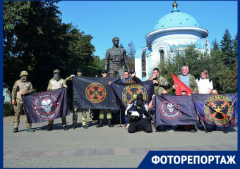 «Музыканты, которых знает весь мир»: с флагами «Вагнера» почтили память Пригожина в Воронеже