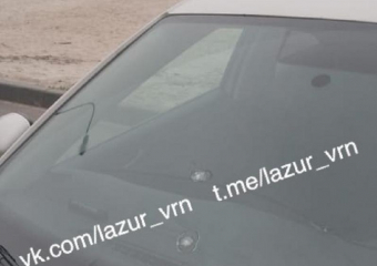 Припаркованную машину обстреляли во дворе воронежского ЖК