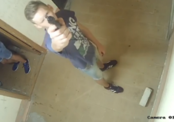 Подростки расстреляли из пистолета камеры и автомобили в воронежском ЖК