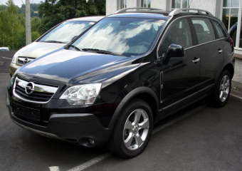 В Воронеже мужчина разбил авто своего соседа, когда тот обрызгал его из лужи