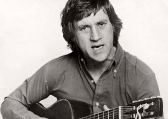 На вечере памяти Владимира Высоцкого его песни исполнил поэт Андрей Барбашов