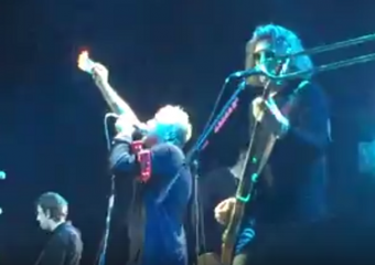 Гарик Сукачев на концерте "Бригады С" в Воронеже кидал в фанатов деньги 