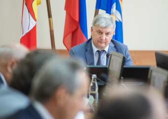 Губернатор Гусев оказался двоечником с плюсом