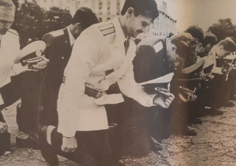 С преклоненными коленями и шампанским встречали 30 лет назад День России в Воронеже