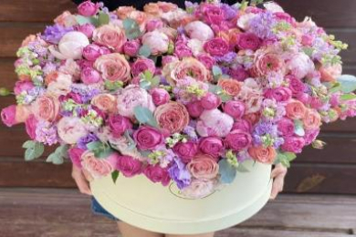 Букеты и шляпные коробки - цветочная мастерская Jardin