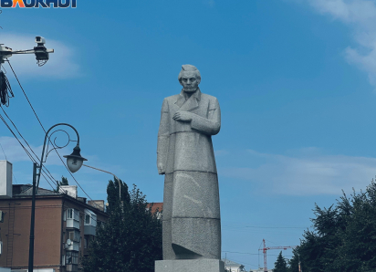 Как выглядит таящий секреты памятник-путешественник поэту Кольцову в Воронеже