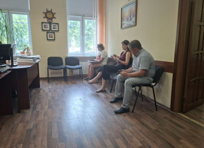 Адвокат и сын экс-судьи катался по выделенкам в Воронеже под видом такси с номерами «ХХХ»
