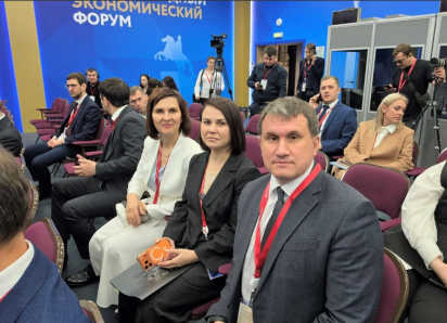 Какой телефон засветился на ПМЭФ у воронежской начальницы по привлечению инвестиций? 