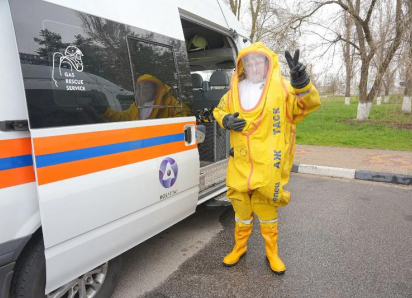 Костюмы химзащиты, дозиметры, гидравлические ножницы: в Нововоронеже дети побывали в роли спасателей и пожарных