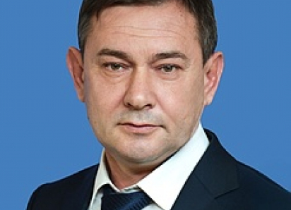 Неизвестно, кто и как вручил значок сенатора Владимиру Нетёсову