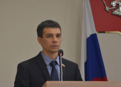 «Жигули» и Tesla – на чем ездит и как живет депутат Воронежской гордумы Панфилов