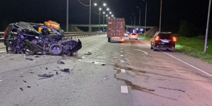 Два человека погибли в страшном ДТП с автопоездом в Воронежской области